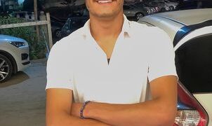 ما قصة المهندس محمود عبد الصمد مصري يقيم في مدينة دمياط الجديدة يبلغ من العمر ٢٣عاما