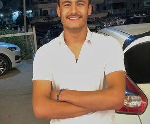 ما قصة المهندس محمود عبد الصمد مصري يقيم في مدينة دمياط الجديدة يبلغ من العمر ٢٣عاما