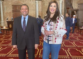 الاعلاميه والدكتوره تغريد عرفه مذيعه برنامج جسور ق٢