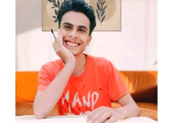 إبراهيم أبو مبارك رسام النار متعدد المواهب