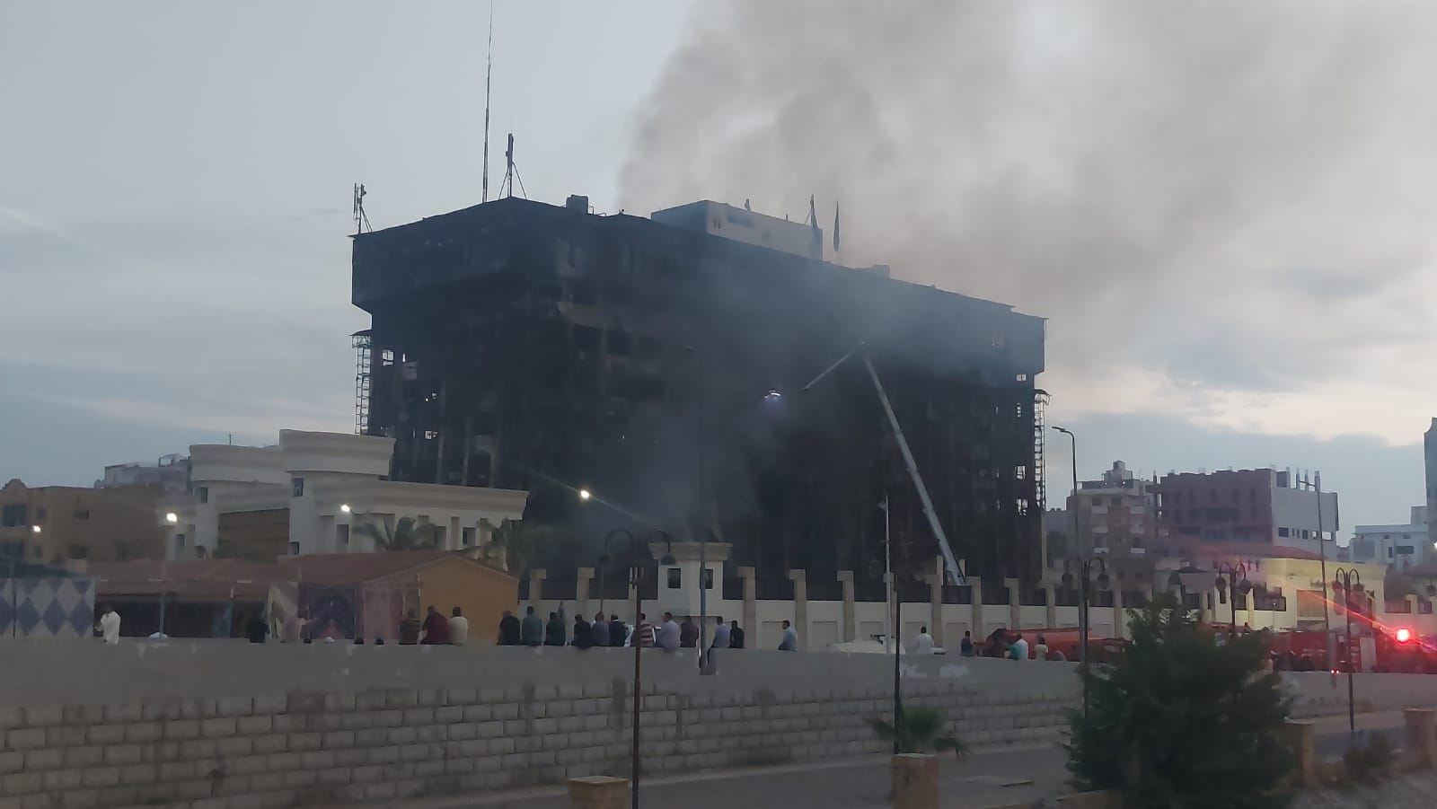 حريق مديرية أمن الإسماعيلية: السيطرة على الموقف وبدء عملية التبريد
